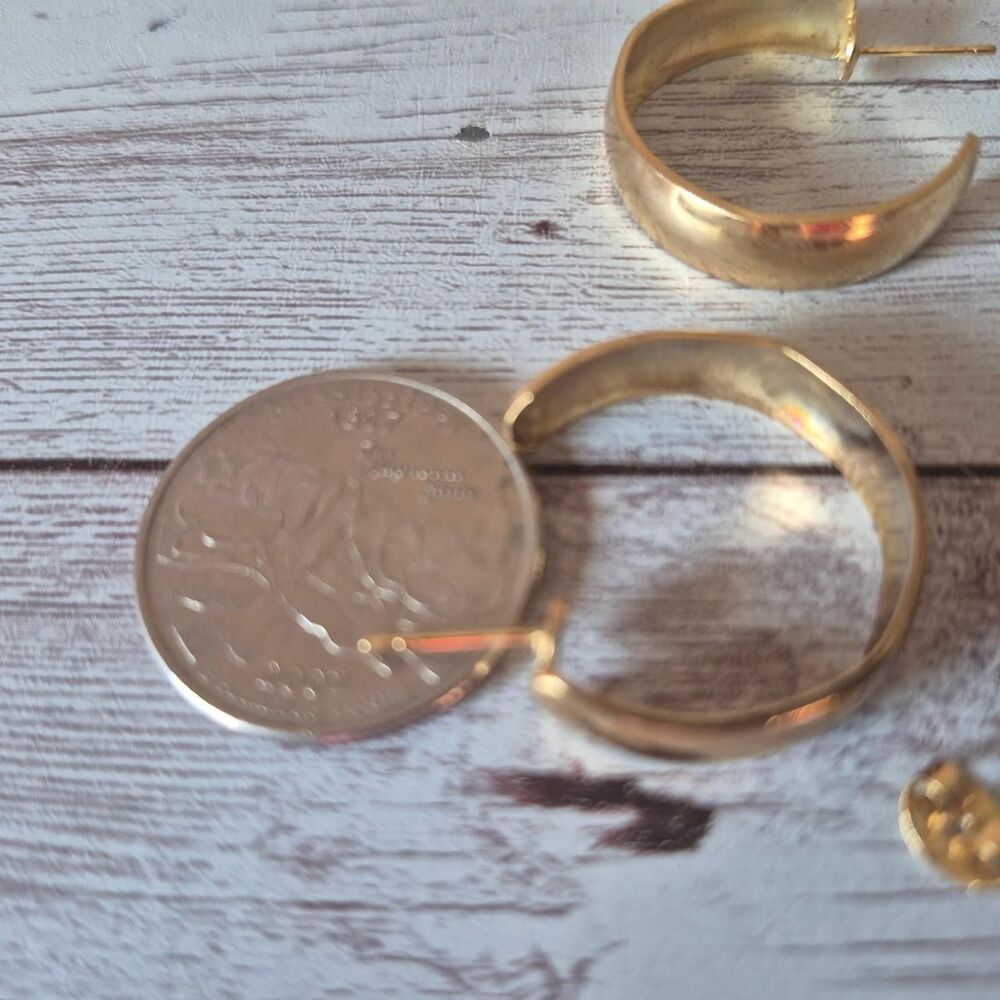 Large Y2K Gold Hoops - Picture 4 of 4